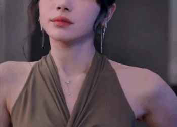 V1707015 女孩竟意外撞見未婚夫居然和后媽搞在了一起#一別江湖忘經年 #劇有引力計劃 Part 2