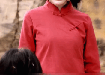 K2407009 女人只是摔了一跤竟發現了人參#苦盡柑來小財星 #抖音短劇 Part 2