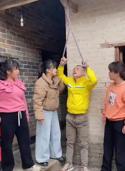 J1111002 遇险自救并成功将坏人绳之以法 #严厉打击违法犯罪 #正能量剧情 #正能量 #万万没想到 #drama #comedy #记录我的农村生活 part2