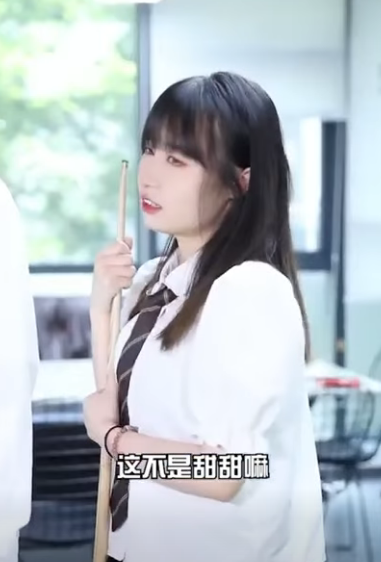 H1211005 偷窺狂偷拍女性裙底 還明目張膽索要錢財 不料三柒一招送他去吃牢飯 徐三柒 part2