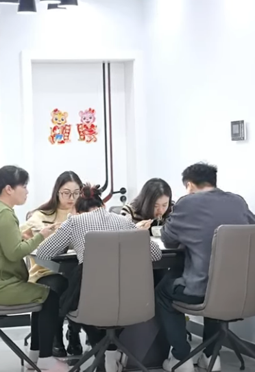 K1211002 小姑在娘家好吃懶做的 婆婆給媳婦想了個妙招 小姑像變了個人似的 婆婆也是妈 part2