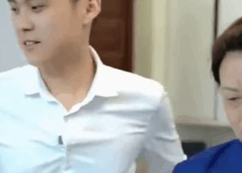 L1511001 母親被兒子趕出家門靠擦鞋度日 兒媳知道真相後 這一招太解氣太意外 #劇情 #微電影 #短片 part2