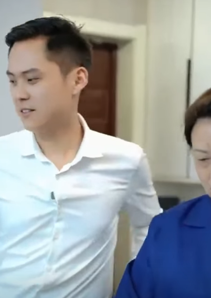 L1511001 母親被兒子趕出家門靠擦鞋度日 兒媳知道真相後 這一招太解氣太意外 #劇情 #微電影 #短片 part2