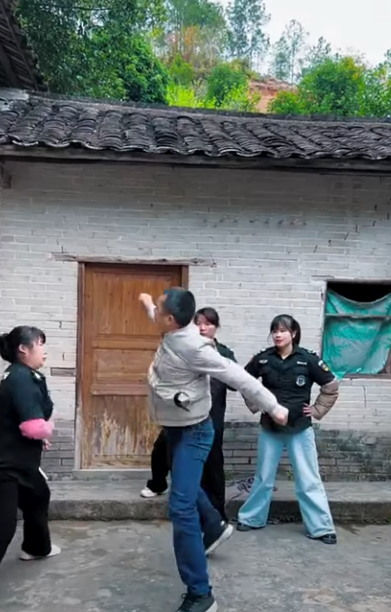 J1611001 #万万没想到 #严厉打击违法犯罪 #正能量剧情 #沙雕剧情 #万万没想到 #正能量 part2