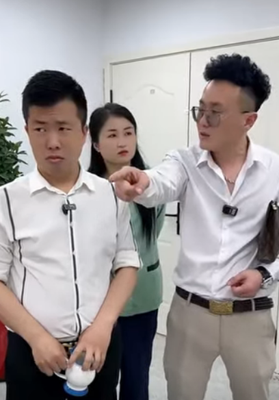 K0711001 嚣张厂长仗势欺人 竟然这样对待底层员工 #短剧 #正能量剧情 #剧情 #正能量 #高能段子手 #职场 part2