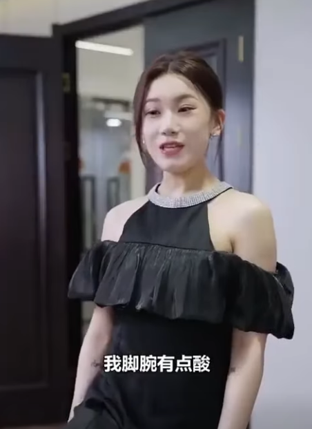 H1711005 三柒為錢假扮總裁夫人 一心賺錢走人 不料却被總裁疯狂追求 #逆天化妝術 #短劇 #情感 #爱情 part2