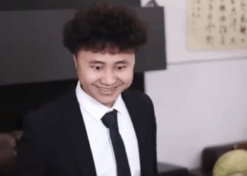 H1911003 灰姑娘被渣男羞辱 情急之下隨手拉來路人假扮男友 不料他竟是身價過億的豪門總裁 part2