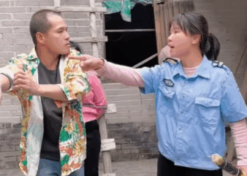 J2011001 伸张正义 不能让坏人得逞 #短剧 #正能量 #严厉打击违法犯罪 #正义 part2