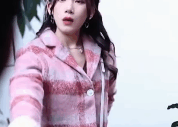 G2211005 三柒與總裁辦公室戀情未公開 心機女卻當眾勾引總裁嘲諷她 不料三柒直接一招強吻讓她徹底傻眼 徐三柒 part2