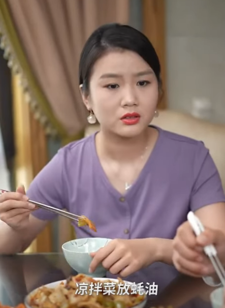 H2211003 妻子想買鞋子結果被惡婆婆斥罵 沒想到妻子另闢蹊徑透過做家事賺錢 婆婆傻眼了 杨逗逗 part2