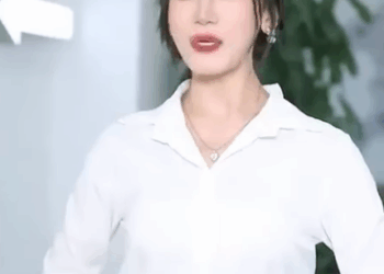 G2411003 三柒在地鐵上教訓 流氓 不料對方竟是公司大老闆 這下升職全泡湯了 徐三柒 part2