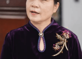 I2511002 丈夫處處嫌棄媳婦 竟還當著朋友的面羞辱她 怎麼料婆婆一招直接讓男人後悔 #短劇#反轉#情感 part2