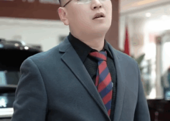 J2311004 兒子嫌棄老媽沒錢 竟當眾羞辱還張口要百萬豪車 結局太解氣了 part2