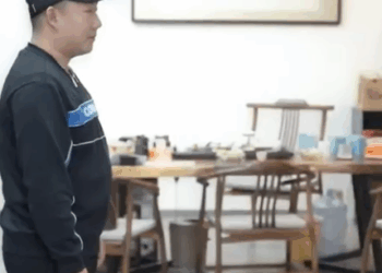 J2611001 公司倒閉沒人幫 農村小夥送來一張卡 原因居然是 #劇情 #微電影 #短片 part2