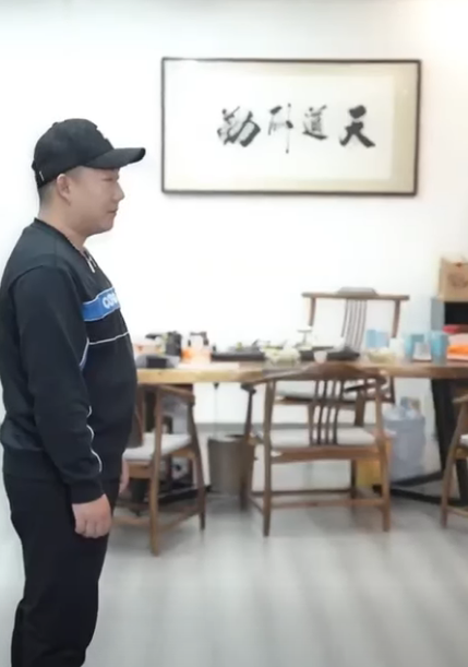 J2611001 公司倒閉沒人幫 農村小夥送來一張卡 原因居然是 #劇情 #微電影 #短片 part2