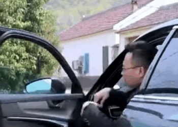 J2911005 小兒子為了錢拋棄老母親 沒想到大兒子卻被母親當寶 結局打臉太解氣 part2