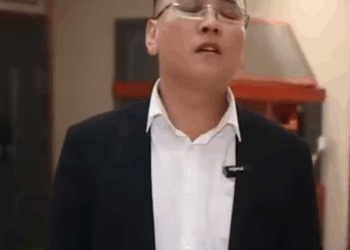 J3011005 渣男背地裏偷偷虐待妻子 被孃家大哥撞個正着 大哥出手一招讓渣男跪地求饒 #劇情 #微電影 #短片 part2