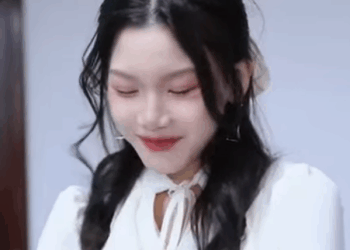 G3011002 新來的實習生蔑視秘書三柒 還私自刪除她寫的專案方案 不料總裁直接監控將她曝光 徐三柒 part2