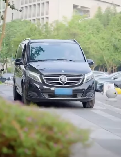 J0112003 全集 善良女孩给没带钱的奶奶买饭 没想到她竟是豪门女主人 让霸总和女孩马上完婚 盛夏光年 part2