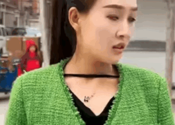 K0811005 老婆嫌弃家里穷 毅然决然的离婚出走 万万没想到多年后重获新的爱情 #情感 #家庭 #婚姻 #万万没想到 #弘扬正能量 #正能量 #短剧 part2