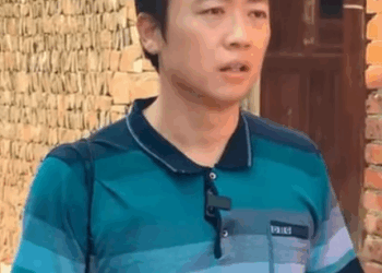 D0811002 老板与初恋女友一别十八年 竟在路边遇到她的女儿 结果却万万没想到 #剧情 #正能量 #家庭 #夫妻 #情感 #万万没想到 #反转 part2