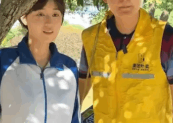 D0811001 老板在路边竟然遇到老公的两个孩子 结果万万没想到 #剧情 #正能量 #情感 #万万没想到 #父母 #婚姻 #短剧 part2