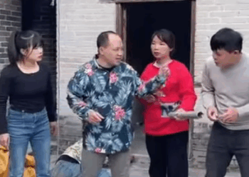 J1011002 逃离坏人窝 及时报警 #万万没想到 #正能量剧情 #严厉打击违法犯罪 #弘扬正能量 #社会百态 part2