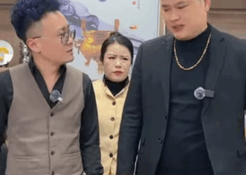 K1011001 辛辛苦苦领的工资还要孝敬主管 这样不公平的对待如何惊醒反击 #短剧 #正能量剧情 #剧情 #正能量 #万万没想到 #职场 part2