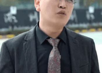 L0911003 美女好心救下昏迷老人 沒想到老人兒子卻責怪是美女撞倒還要她賠償 誰料老人醒來就給了兒子一巴掌 part2