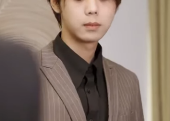 G1212002 渣男認為我攀高枝竟當眾逼迫簽協議 沒想到我隨手拉個服務生閃婚 沒想到他竟是千億總裁婚後直接被寵上天 #穿越#短劇#反轉#總裁 part2