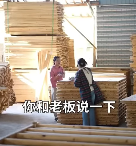 F1212005 刻薄丈夫舍不得给妻子花钱 婆婆直接霸气回怼 接下来一幕太暖心了 part2