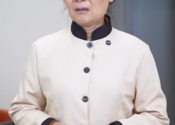 K1612005 保洁好心搭救晕倒路人 却被污蔑成小偷 患者清醒后哭诉 凭什么诋毁我的恩人 #正能量 #剧情 #短剧 part2