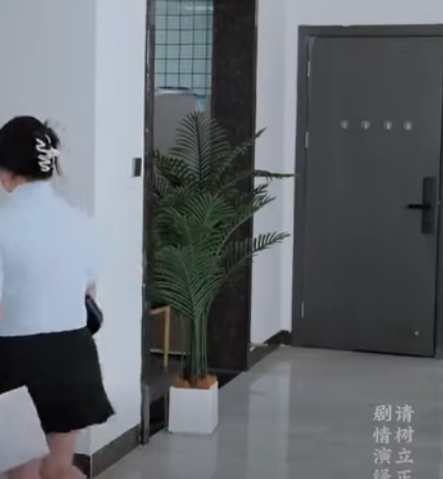 K2012005 面试官伪装残疾测试人品 20人只有1人通过 她的善举值百万年薪 #正能量 #剧情 #反转 #短剧 #真实 part2