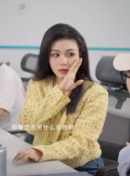 G1612002 女孩为搞砸相亲故意扮丑 没想到相亲对象就是公司总裁 拆穿后竟然还把她宠上天 part2