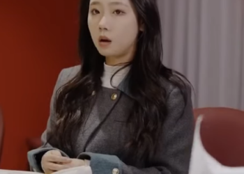 G2012002 灰姑娘路邊僱流浪漢假扮男友 沒想到遭勢利眼同學羞辱 怎料流浪漢竟是千億總裁一句話讓勢利眼滾蛋 #短劇#反轉#總裁 part2