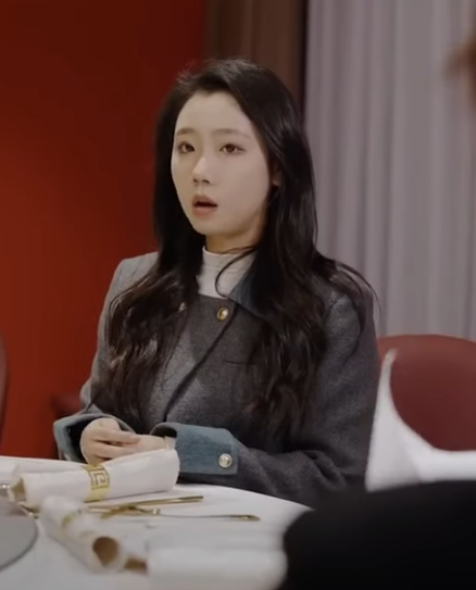 G2012002 灰姑娘路邊僱流浪漢假扮男友 沒想到遭勢利眼同學羞辱 怎料流浪漢竟是千億總裁一句話讓勢利眼滾蛋 #短劇#反轉#總裁 part2