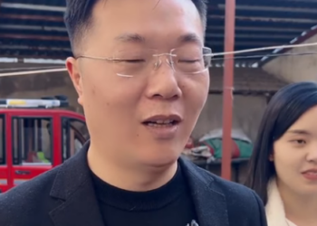 F2212002 千億富婆到飯店當服務員 遭經理羞辱 得知真相後跪地求饒 滸抖抖 part2