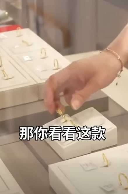 G0312003 媳妇独守空房一整年 结婚纪念日也被放鸽子 婆婆巧用妙招补偿她 part2