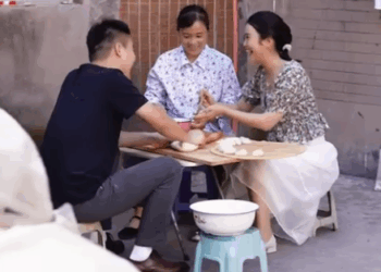 I0512005 父親重病老母親上門借錢 被不孝兒子趕出門外 媳婦知道後跑回老家送錢 婆婆也是媽 part2