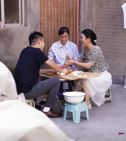 I0512005 父親重病老母親上門借錢 被不孝兒子趕出門外 媳婦知道後跑回老家送錢 婆婆也是媽 part2