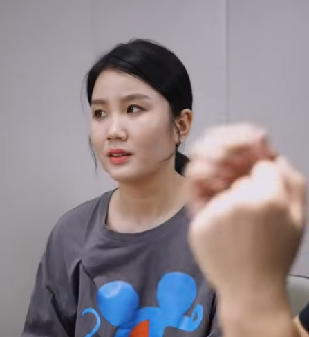 H2112001 親家母重病媳婦拿1000塊去看望 被混蛋兒子一把奪走怒罵倒霉媳婦 婆婆忍無可忍給了兒子一耳光 婆婆也是媽 part2