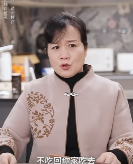 H2312002 嫂嫂做了一大桌菜款待 反遭缺心眼的小妹挑三揀四 婆婆直接怒懟 不愛吃滾出去 婆婆也是妈 part2