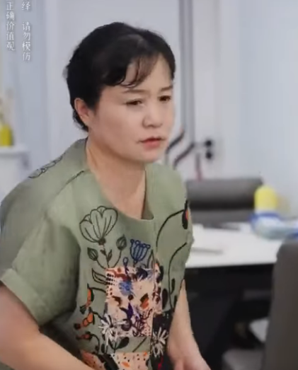 H2312004 媳婦將生病母親接來照顧 沒想到被刁蠻小姑連人帶東西丟出門外 婆婆直接一巴掌教她重新做人 婆婆也是妈 part2