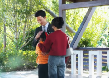 K2312001 可怜女孩在街头租爸爸开家长会 善良小伙主动无偿帮她 女孩的一句话让他瞬间落泪 #正能量 #剧情 #短剧 part2