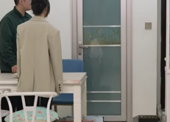 H2812003 哥嫂出差把婆婆交給弟媳照看 沒想到她竟把婆婆趕去住養老院 氣得嫂子直接給她一巴掌 婆婆也是妈 part2