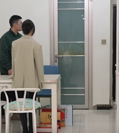 H2812003 哥嫂出差把婆婆交給弟媳照看 沒想到她竟把婆婆趕去住養老院 氣得嫂子直接給她一巴掌 婆婆也是妈 part2