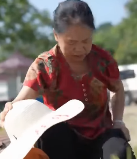 F2912002 媳妇在家任劳任怨工作 不料被儿子嫌弃没心没肺 婆婆一个举动让他无地自容 part2