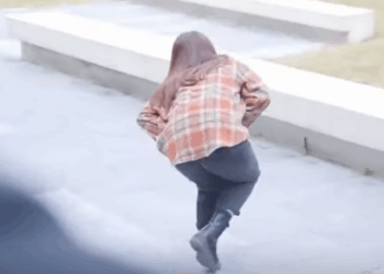 J0512003 總裁對糟糠之妻心生嫌棄 性感女員工見機勾引 沒想到總裁竟然把持住了 盛夏光年 part2