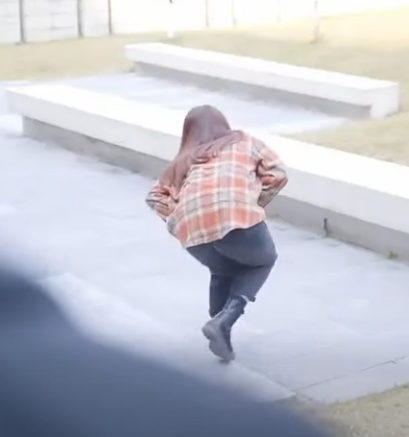 J0512003 總裁對糟糠之妻心生嫌棄 性感女員工見機勾引 沒想到總裁竟然把持住了 盛夏光年 part2